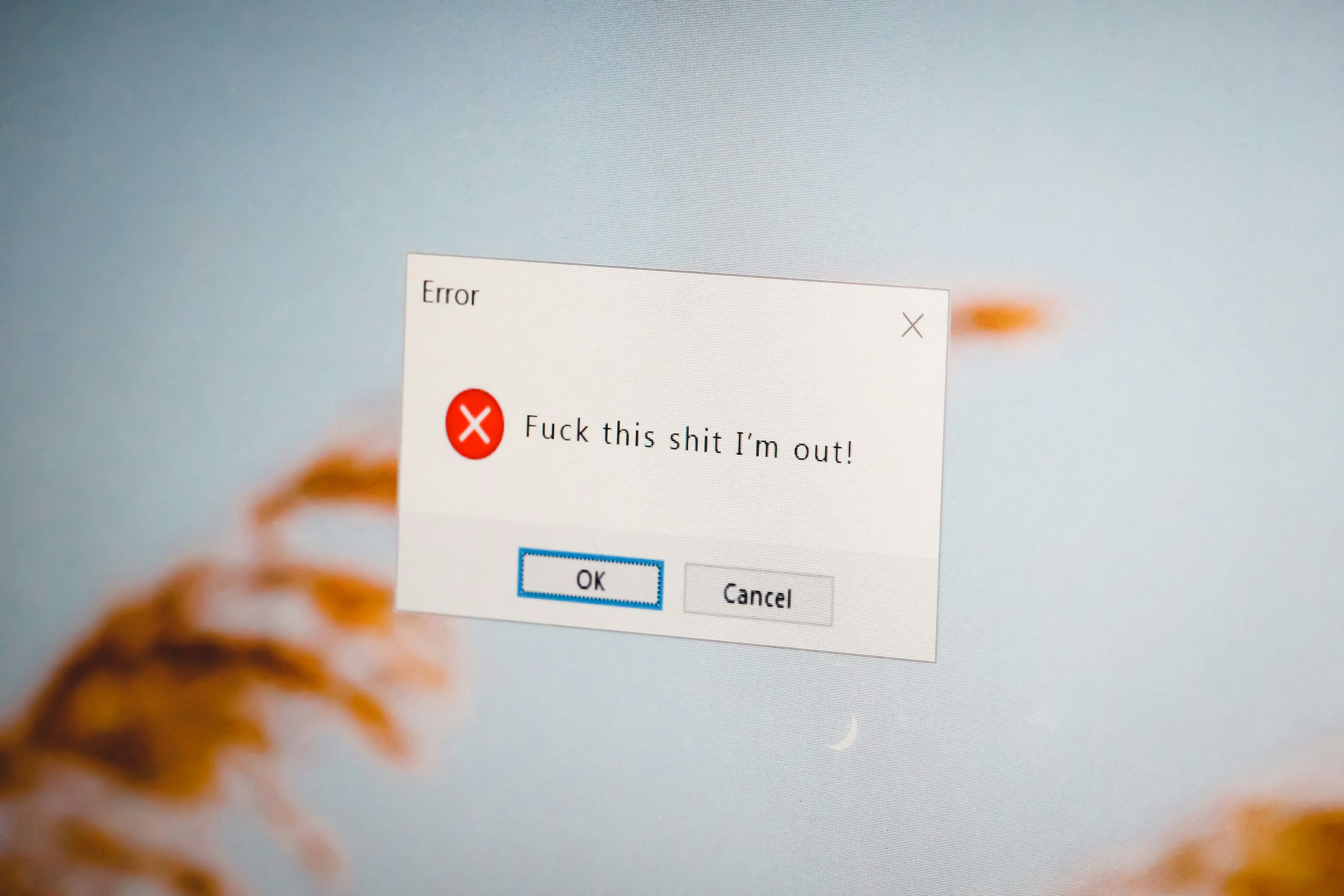 Computer screen showing error warning